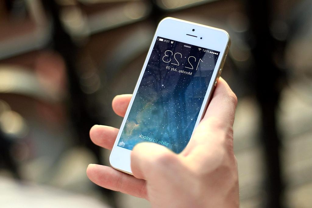 Interfejs aplikacji bankowej Monzo na telefonie komórkowym